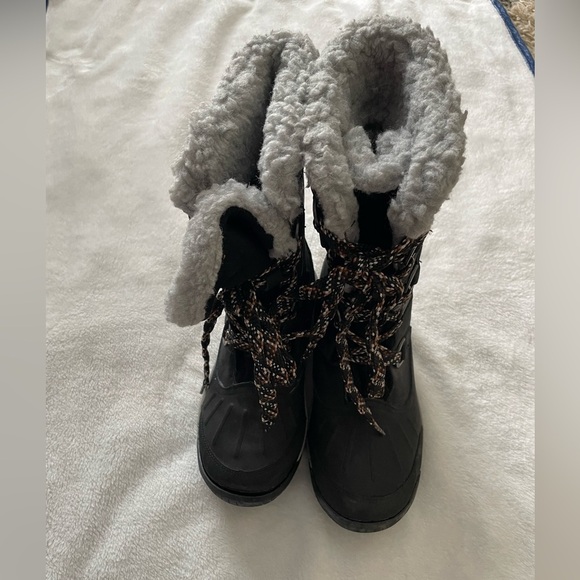 BearPaw Black and Gray Winter Boots size 8 - Picture 3 of 5